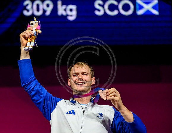 Angus Doig men's 88kg weightlifting